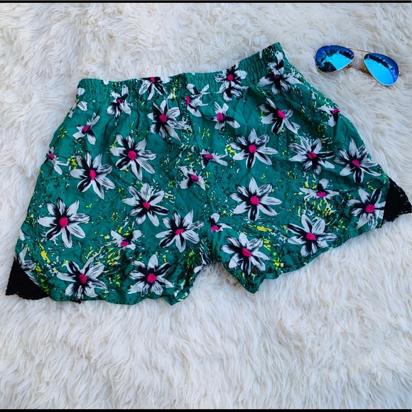 🌺🌺Floral Cami & Short Set 🌺🌺 - Picture 2 of 8